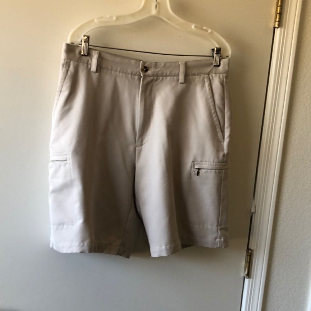 IZOD XFG Microfiber Cargo Golf Shorts Size 34 Khaki GUC